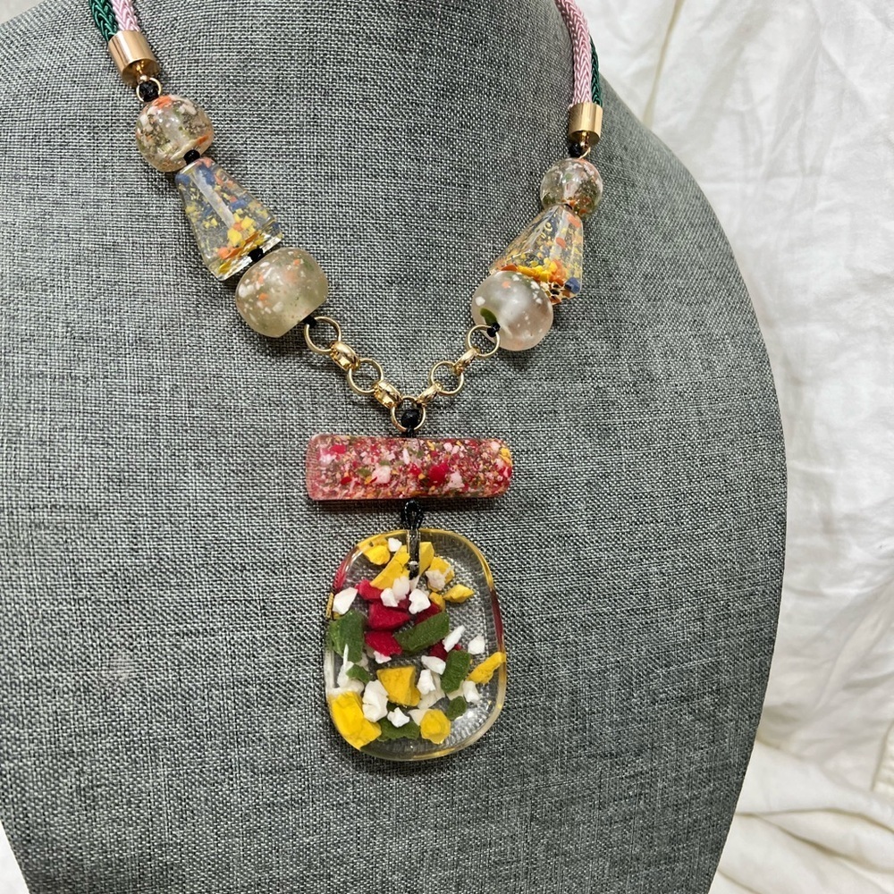 Fashion Jewelry Ladys Acrylic Necklace Mixed With Gold Plated Stainless☑️ - Picture 3 of 8